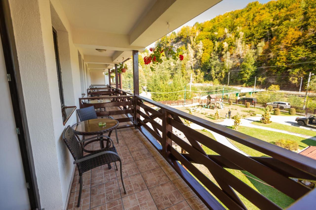 Pensiunea Ciprian Curtea de Argeş Extérieur photo