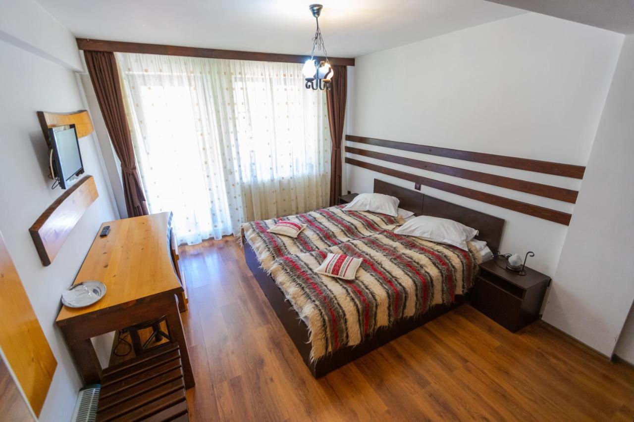 Pensiunea Ciprian Curtea de Argeş Extérieur photo
